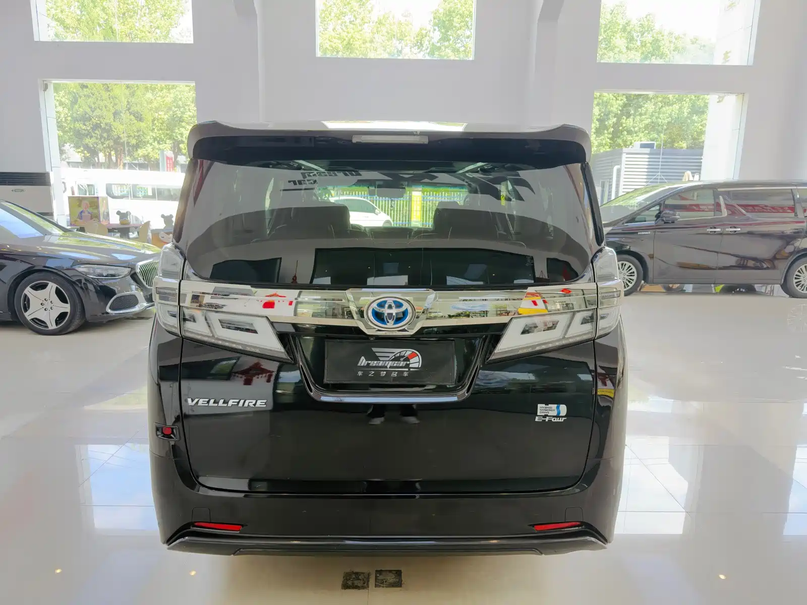 Фото 5 - Toyota Vellfire
