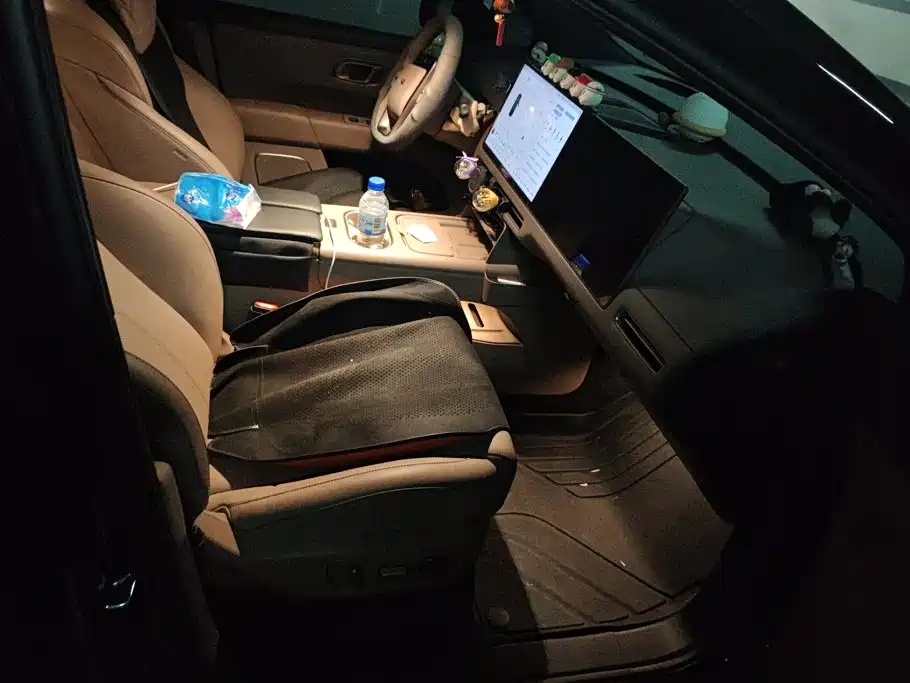 Фото 8 - Li Auto i6