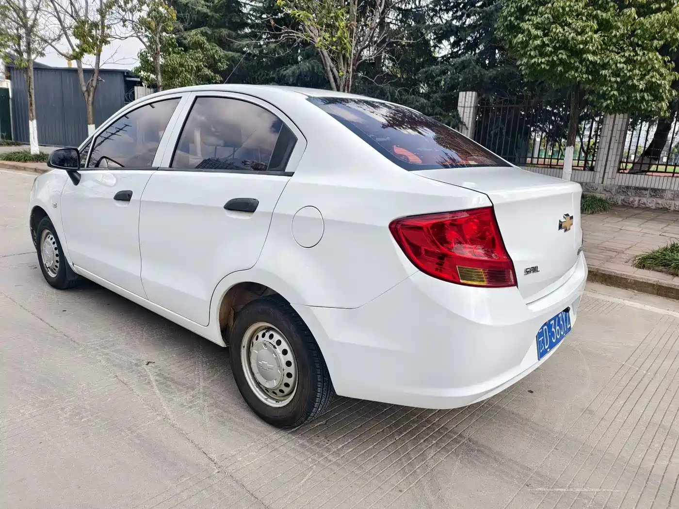 Chevrolet Sail 2013 Sedan 1.2L Manual Happiness Edition фото 6