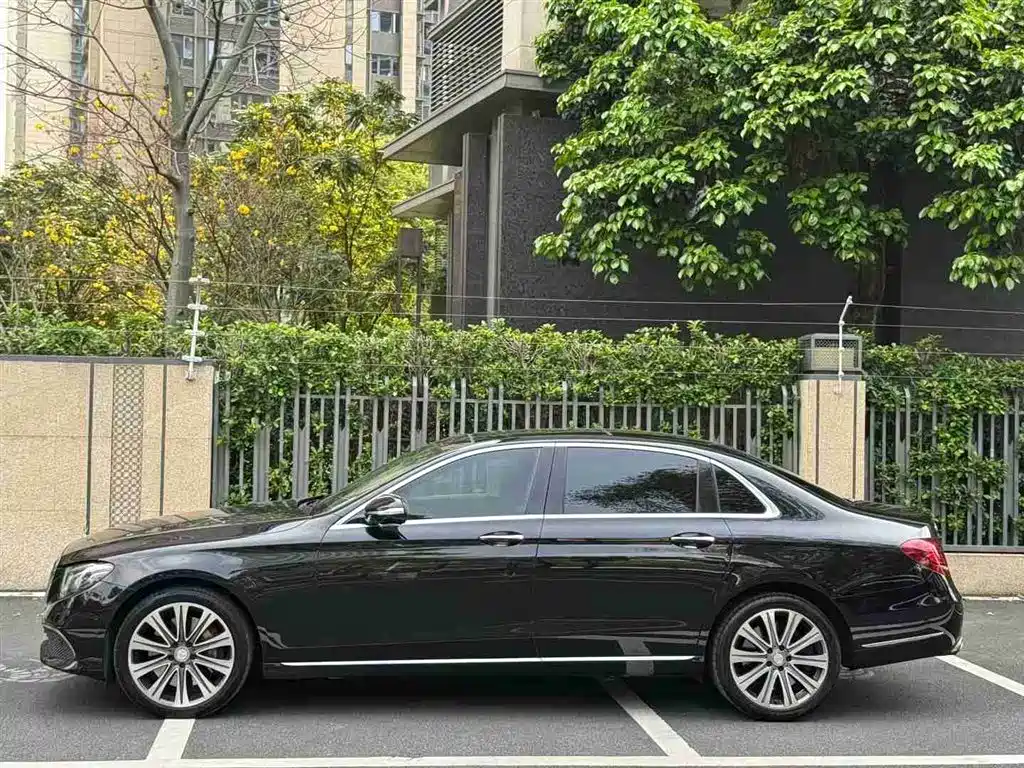 Mercedes-Benz E-Class 2017 Model E 320 L 4MATIC фото 2