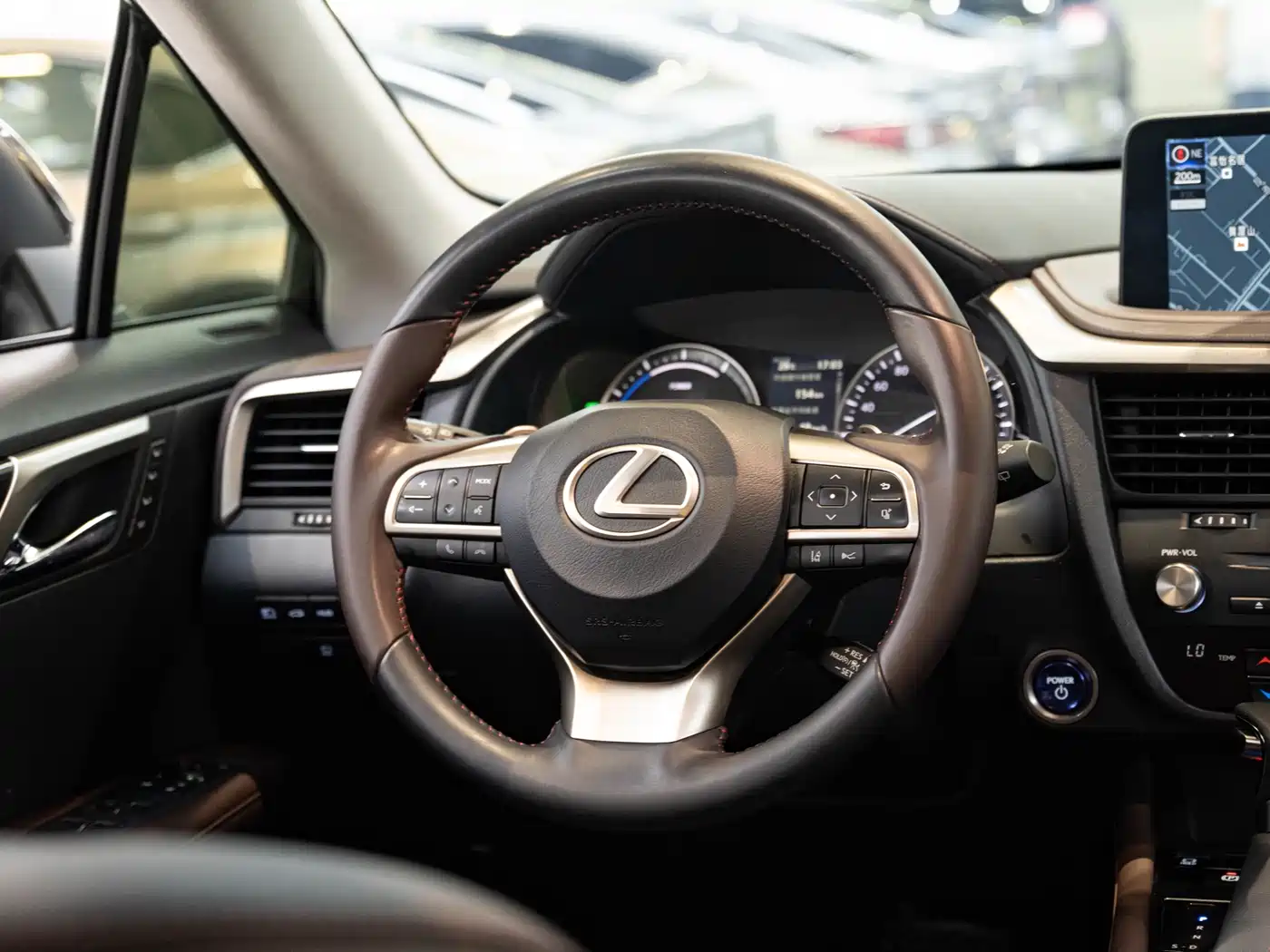 Фото 14 - Lexus RX