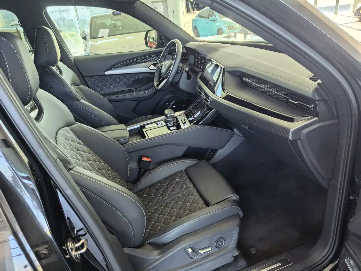 Audi Q6 2025 2025 45 TFSI quattro Dark Warrior Edition Feiqi Package 6-Seater