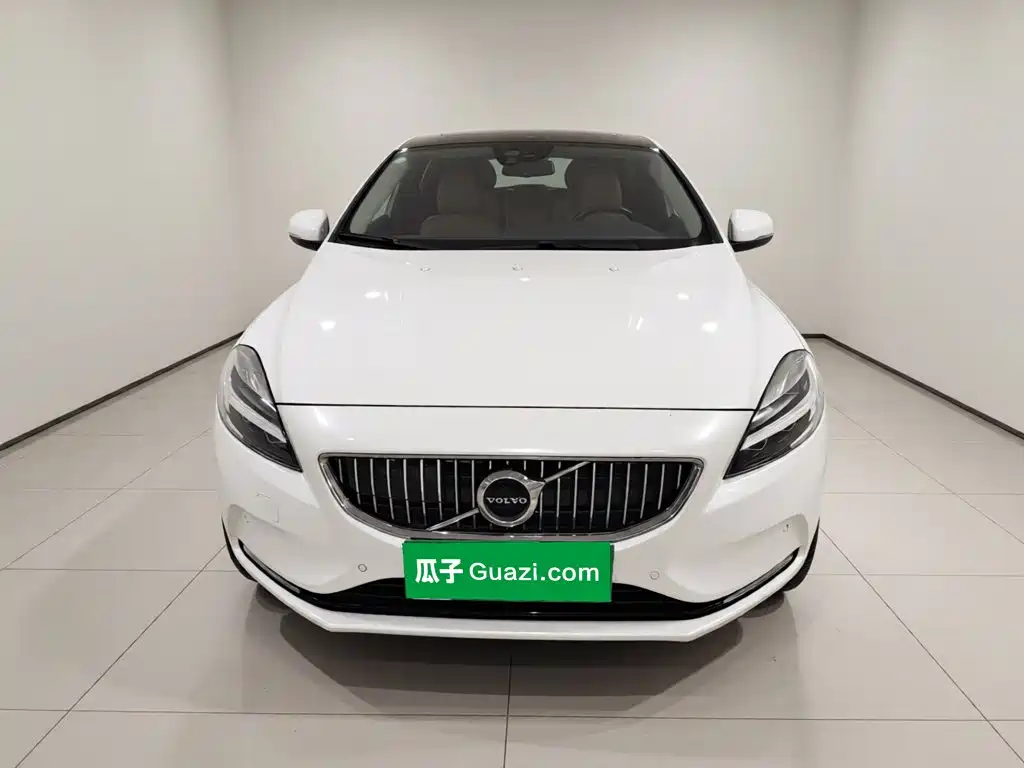 Фото 24 - Volvo V40