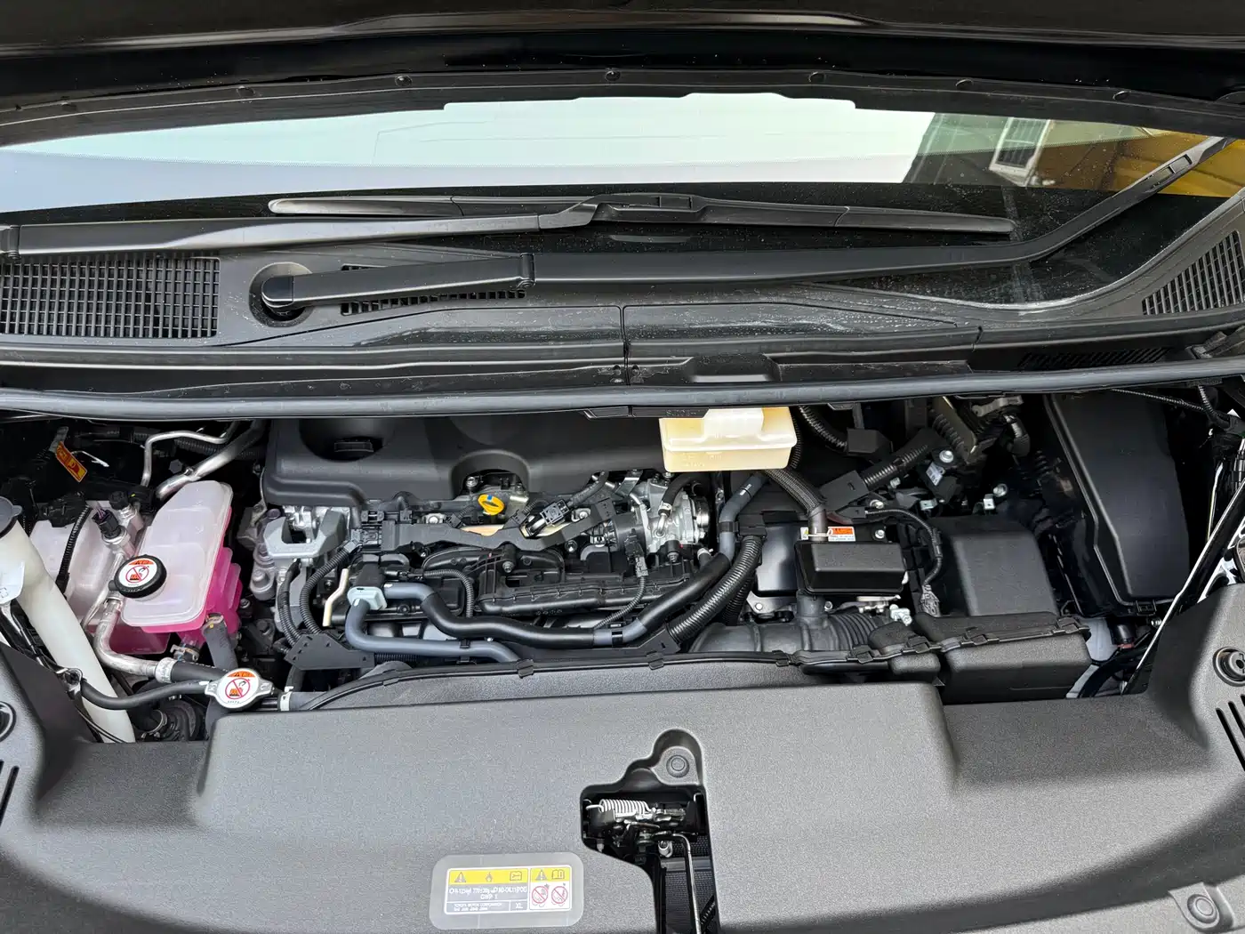 Toyota Alphard 2025 Hybrid 2.5L Ultimate Gold Edition фото 13
