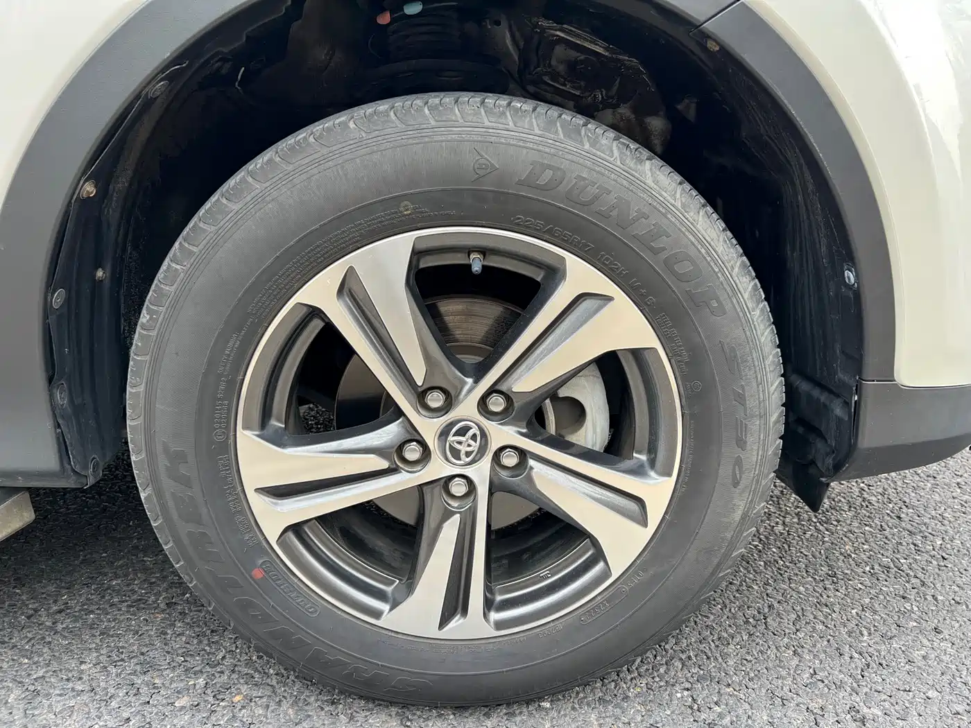 Toyota RAV4 Rongfang 2015 2.0L CVT 4WD Pioneer Edition фото 32