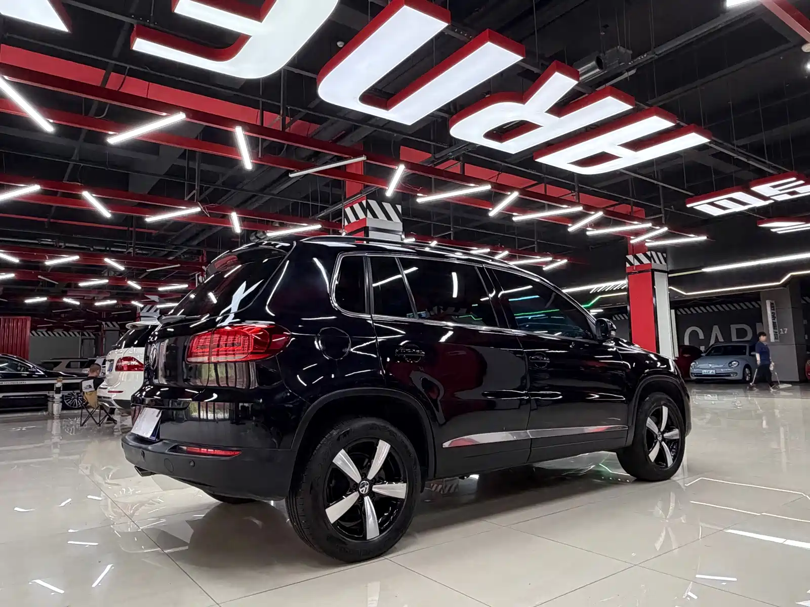 Фото 5 - Volkswagen Tiguan