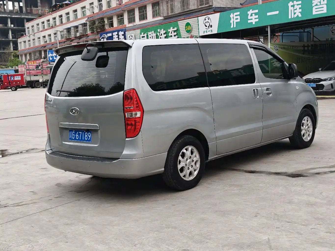 Hyundai H-1 Grand Starex 2011 2.4L Luxury Edition фото 15