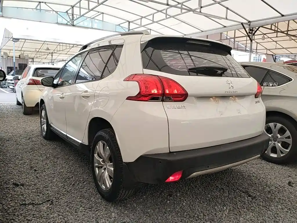 Photo 5 - Peugeot 2008