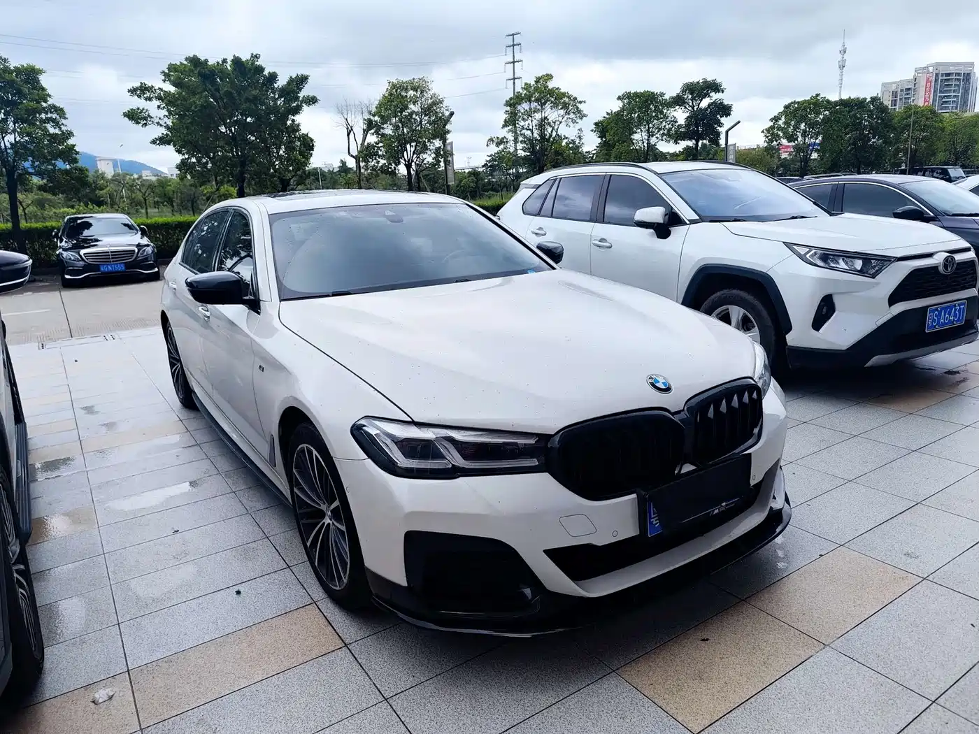 Photo 3 - BMW 5 Series
