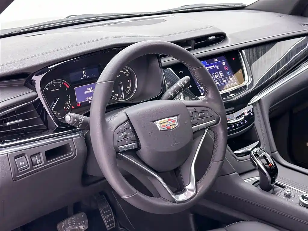 CADILLAC XT6