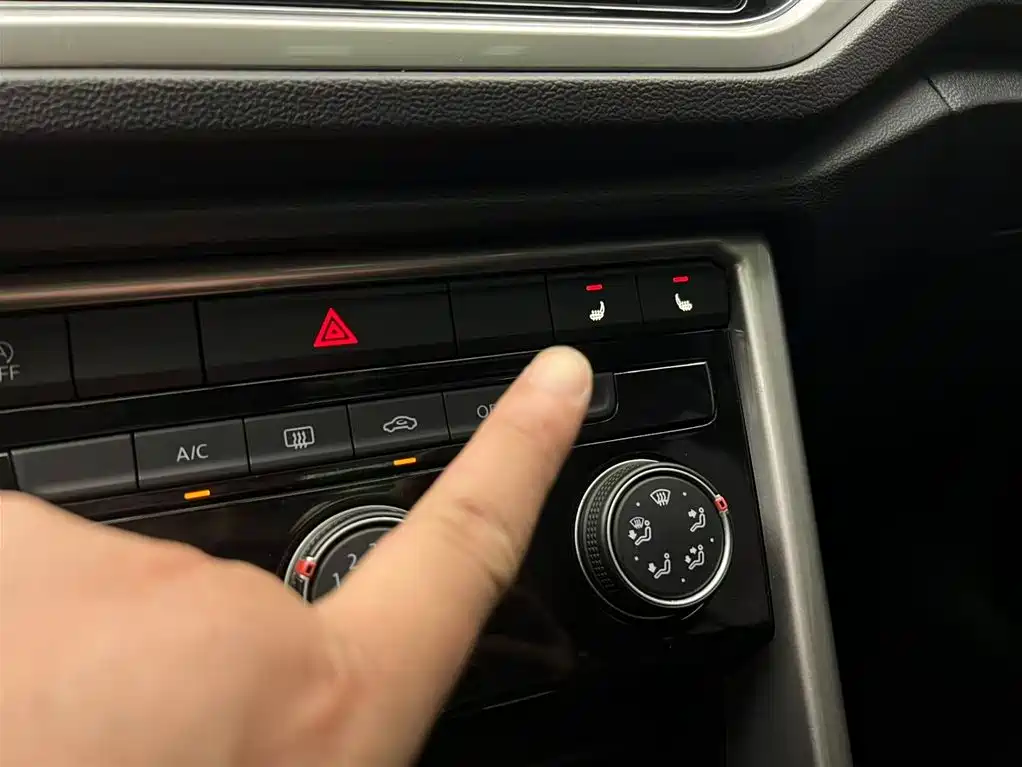 Фото 7 - Volkswagen T-ROC