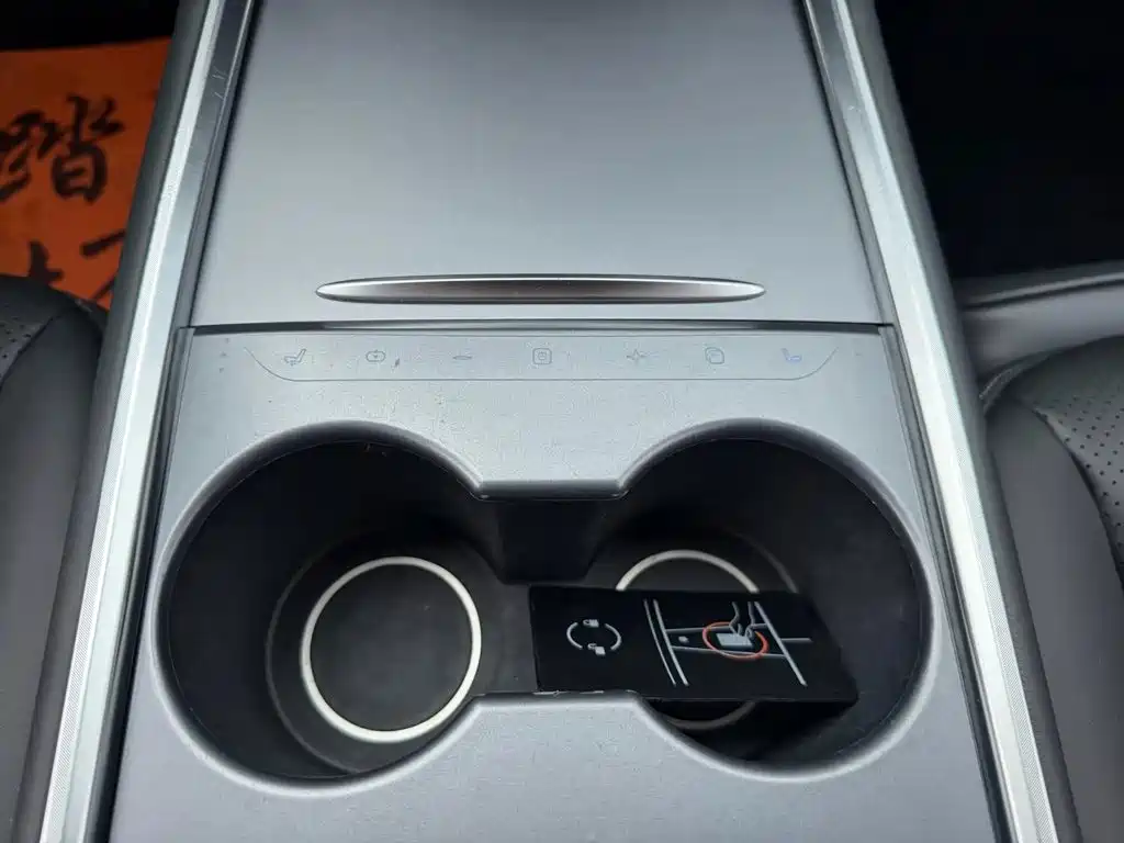 Фото 10 - Tesla Model Y
