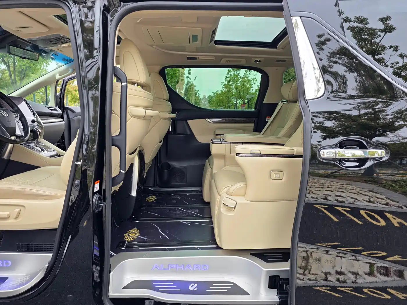 Toyota Alphard 2021 Hybrid 2.5L Premium фото 10