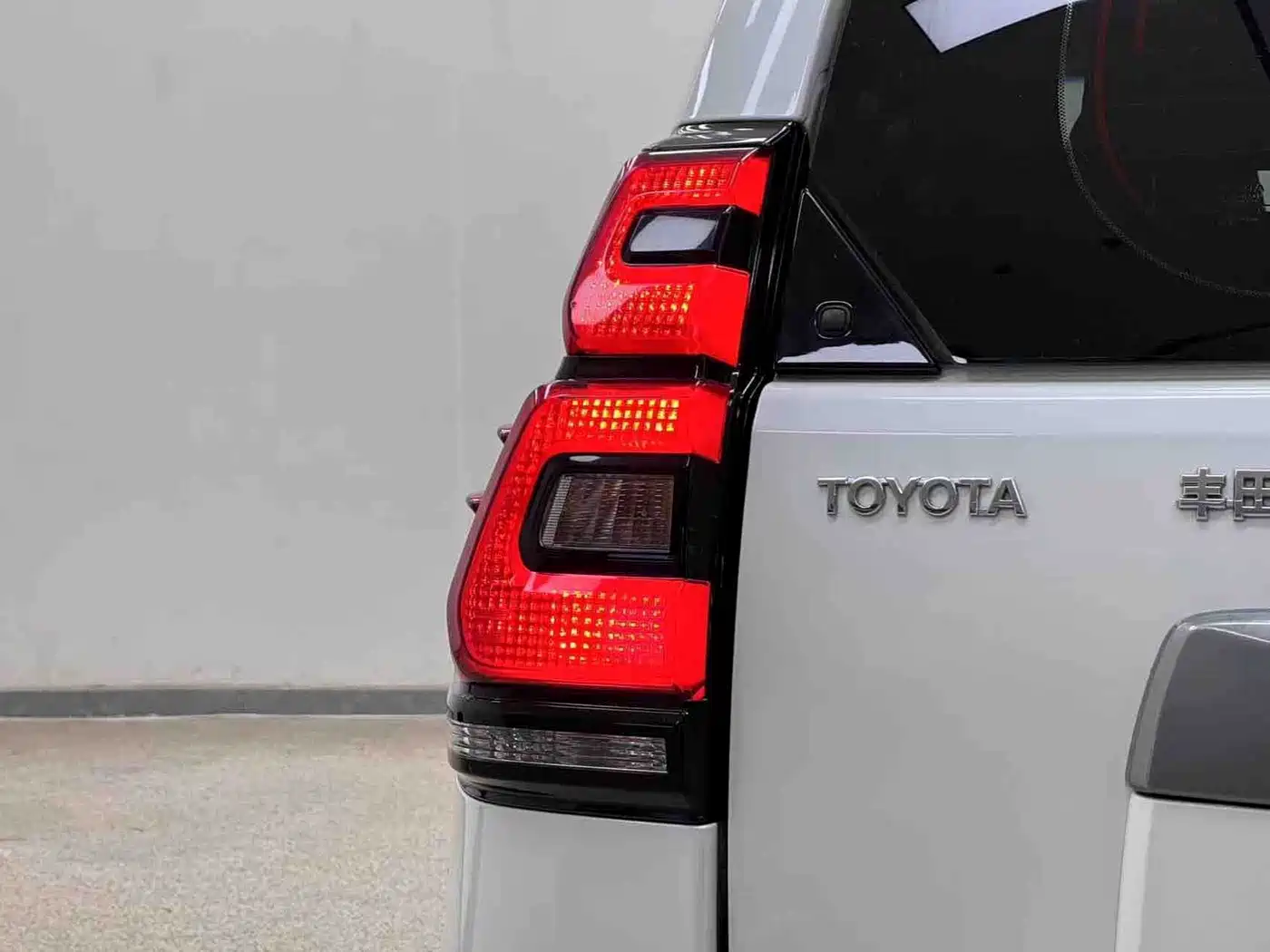 Фото 4 - Toyota Prado