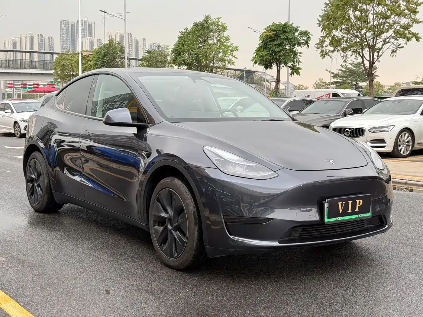 TESLA MODEL Y