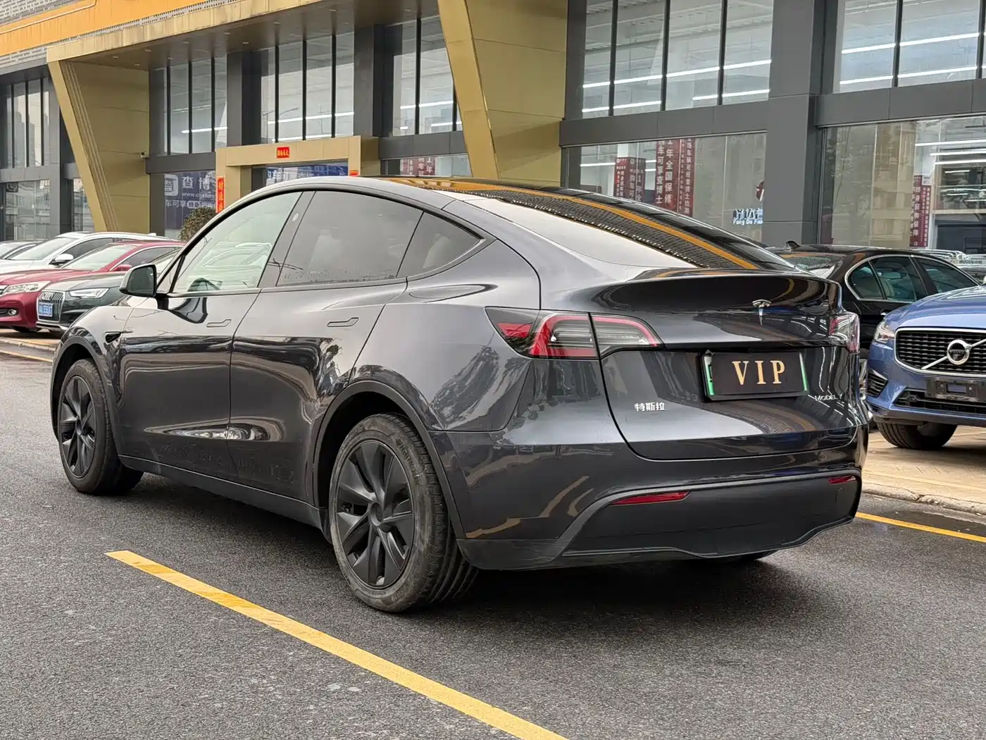 TESLA MODEL Y