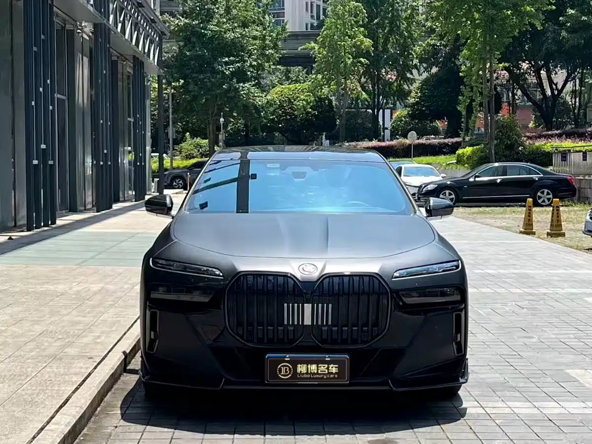صورة 2 - BMW 7 Series