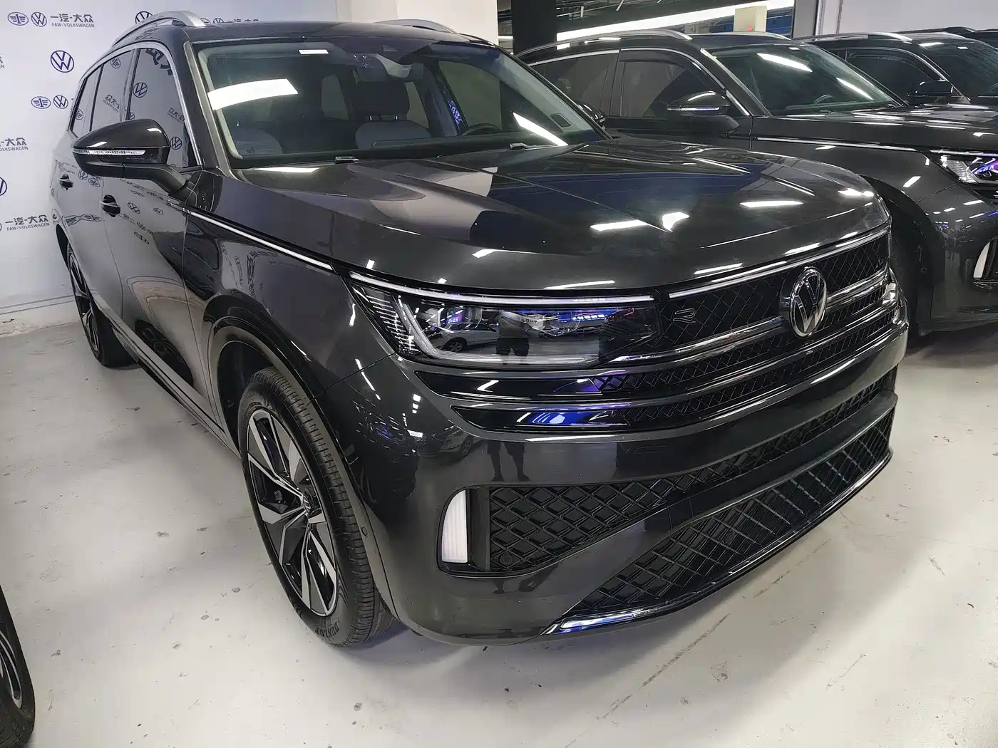Volkswagen Talagon 2024 2023 380TSI 4WD R-Line Celebration Edition