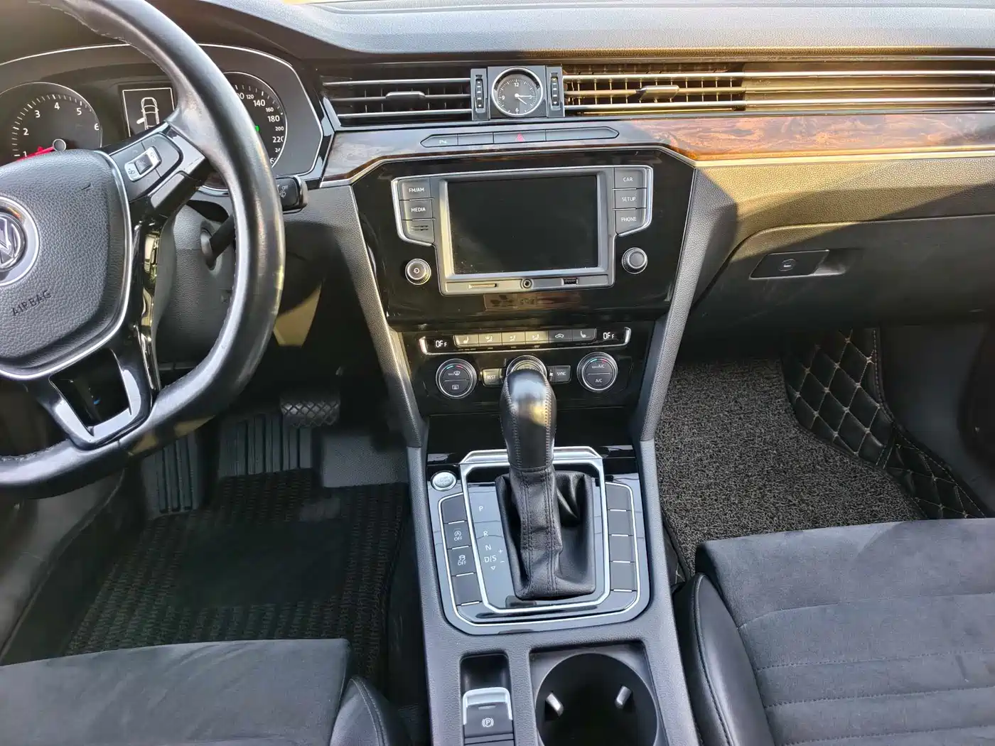 Volkswagen Magotan 2017 330TSI DSG Luxury фото 16