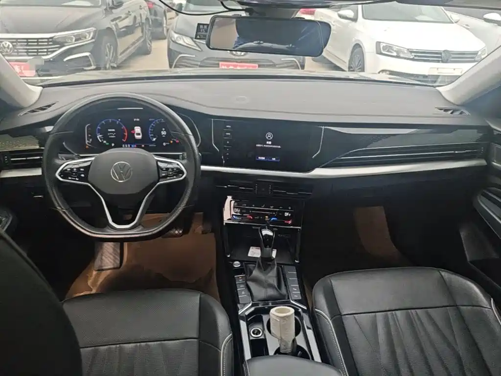 Volkswagen Passat 2022 330TSI Luxury Edition фото 10