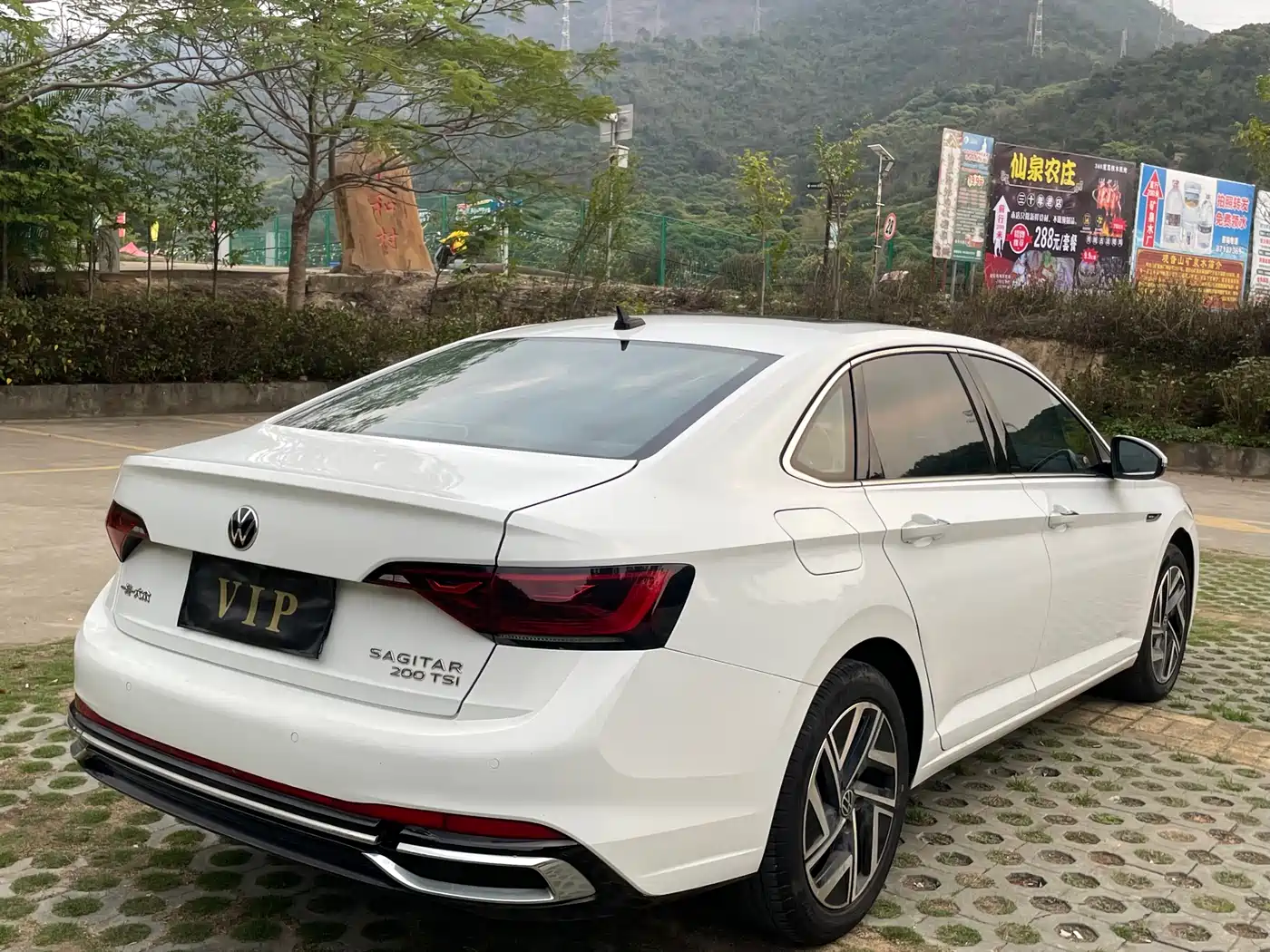 Volkswagen Sagitar 2023 Model Year 200TSI DSG Surpass Edition фото 6