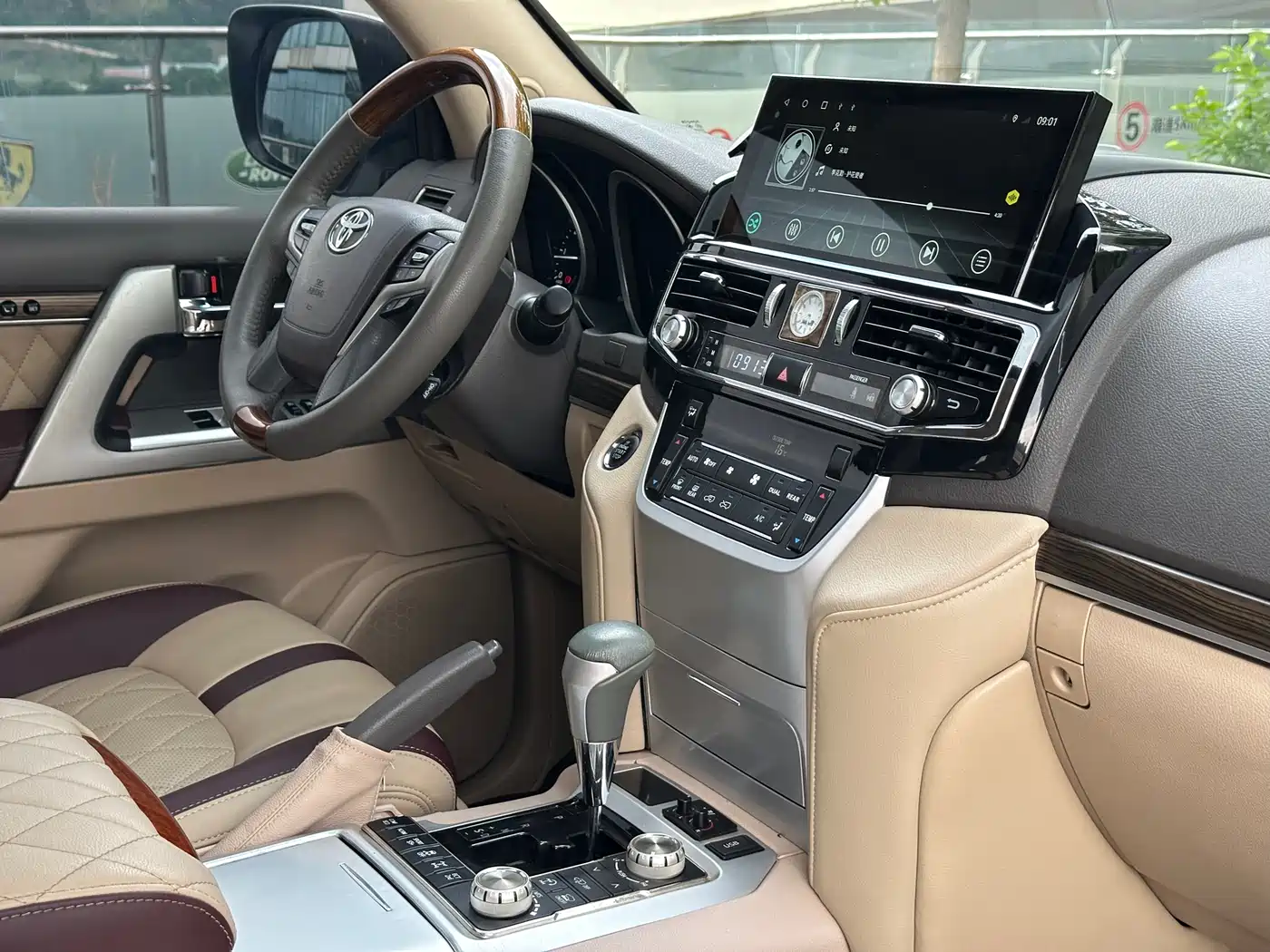 Toyota Land Cruiser 2012 4.6L Automatic VX-R фото 12