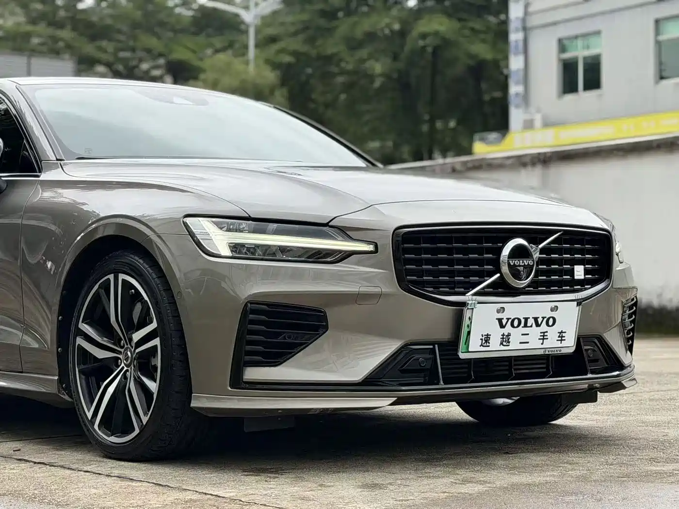 Volvo S60 Plug-in Hybrid 2022 2021 T8 Twin Engine AWD R-Design Sport Edition