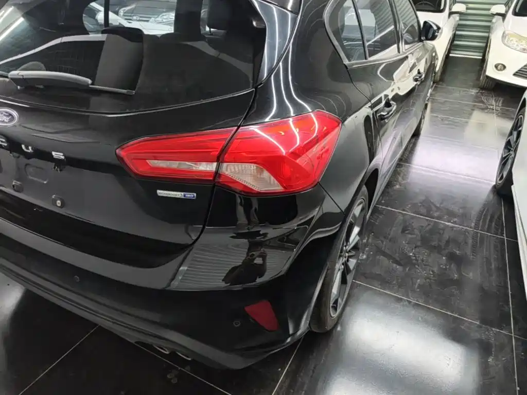 Фото 8 - Ford Focus