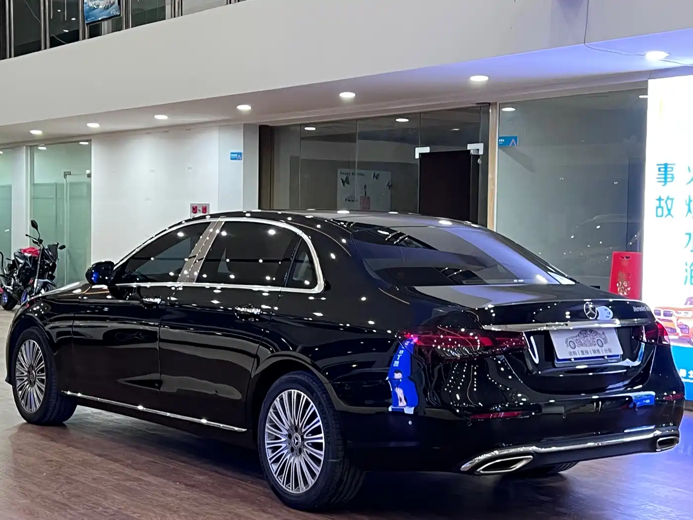 MERCEDES-BENZ E CLASS