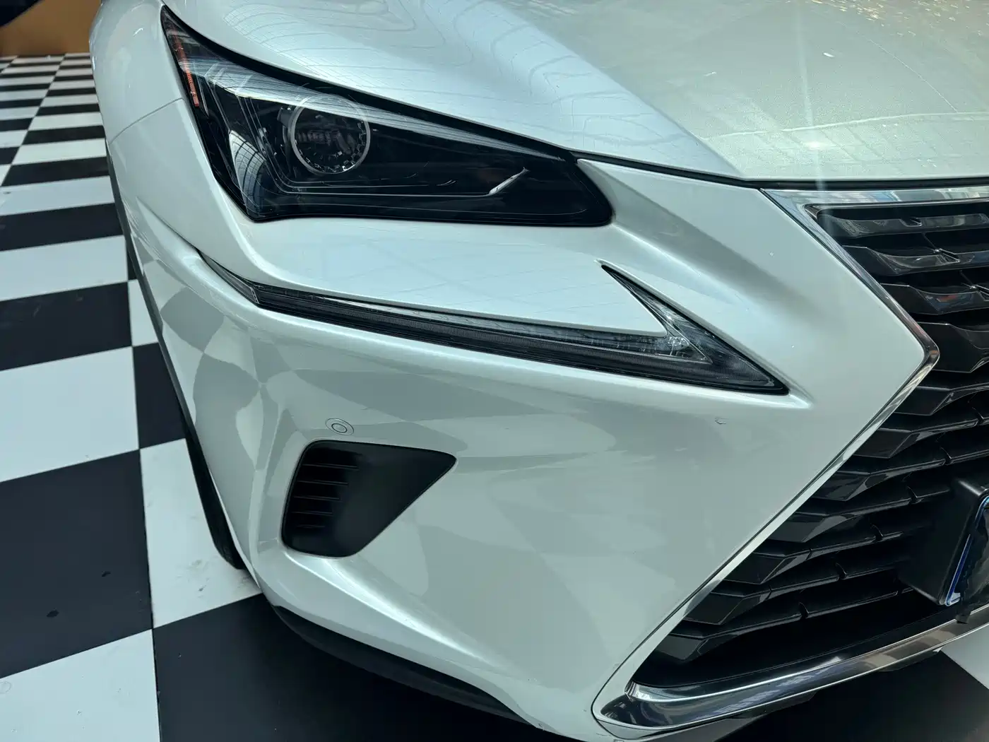 Фото 4 - Lexus NX