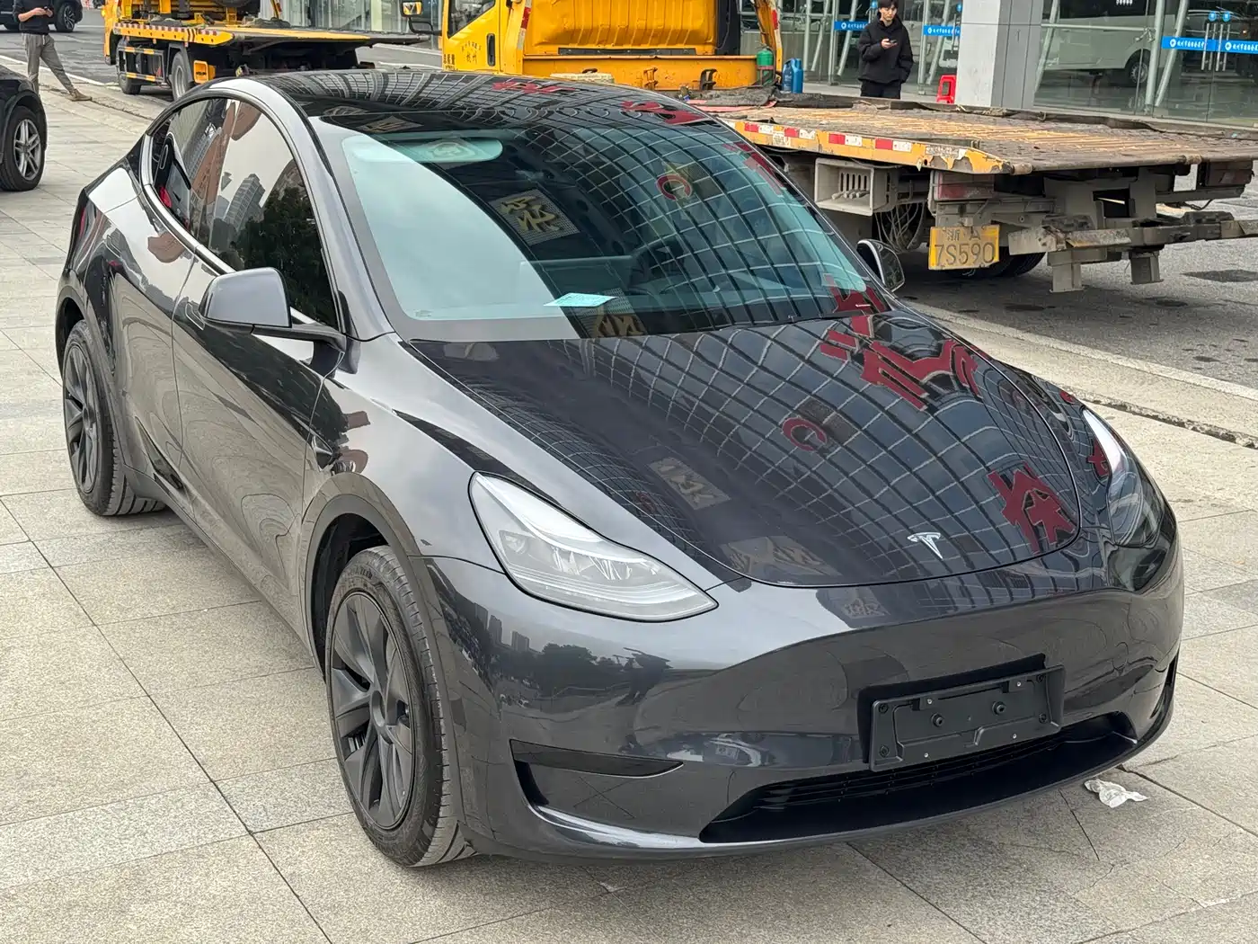 TESLA MODEL Y