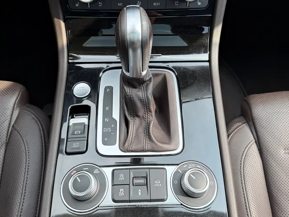 Фото 24 - Volkswagen Touareg