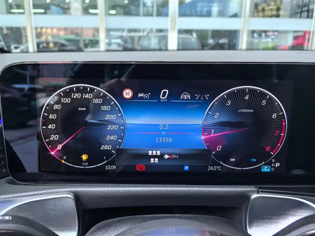 MERCEDES-BENZ GLB