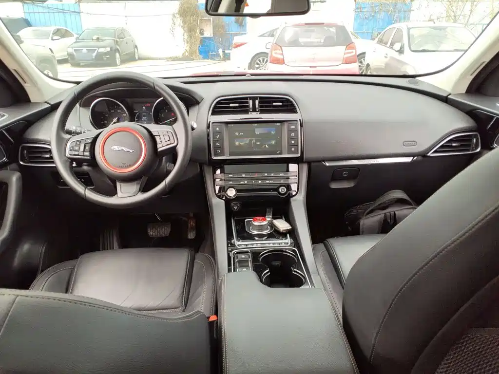Jaguar F-PACE 2017 2016 2.0T FWD Urban Premium Edition