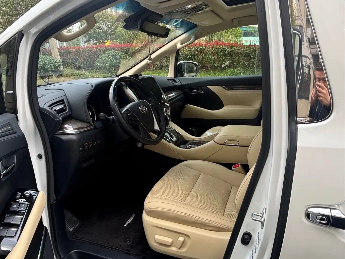 Toyota Alphard 2021 Hybrid 2.5L Ultimate фото 10