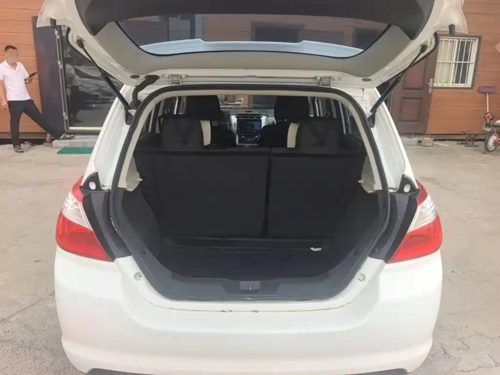Venucia R50 2016 2016 Model 1.6L Automatic Elite Edition