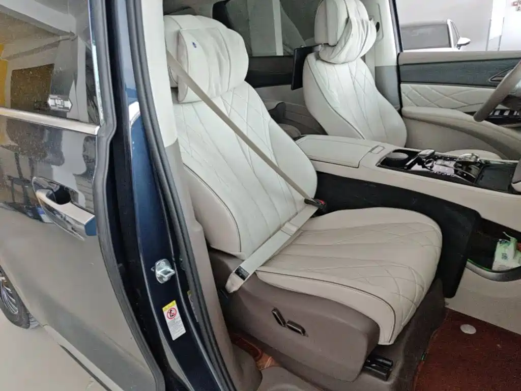 Denza D9 2023 2022 DM-i 970 AWD Flagship