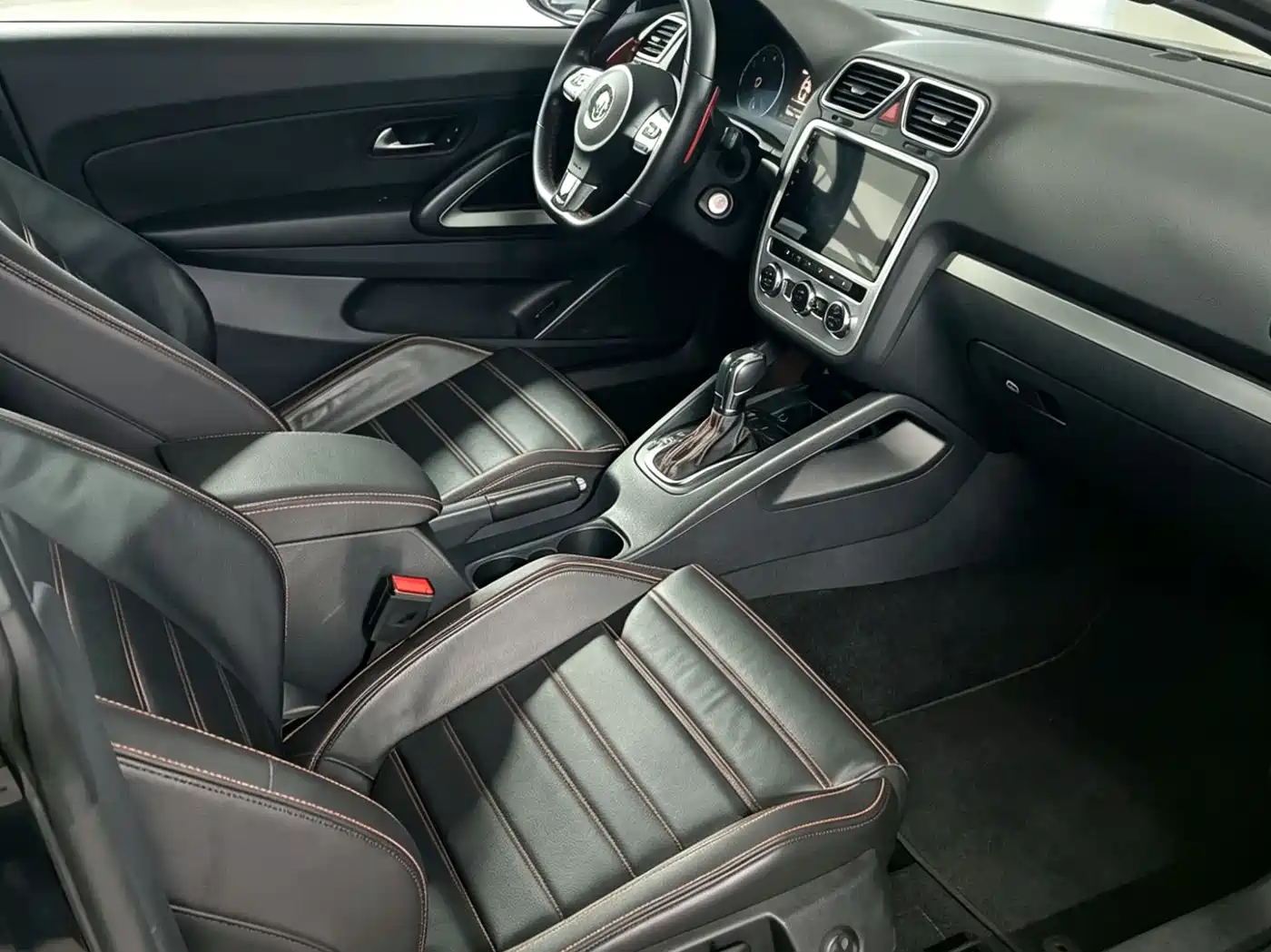 Volkswagen Scirocco 2011 2.0TSI Luxury фото 7