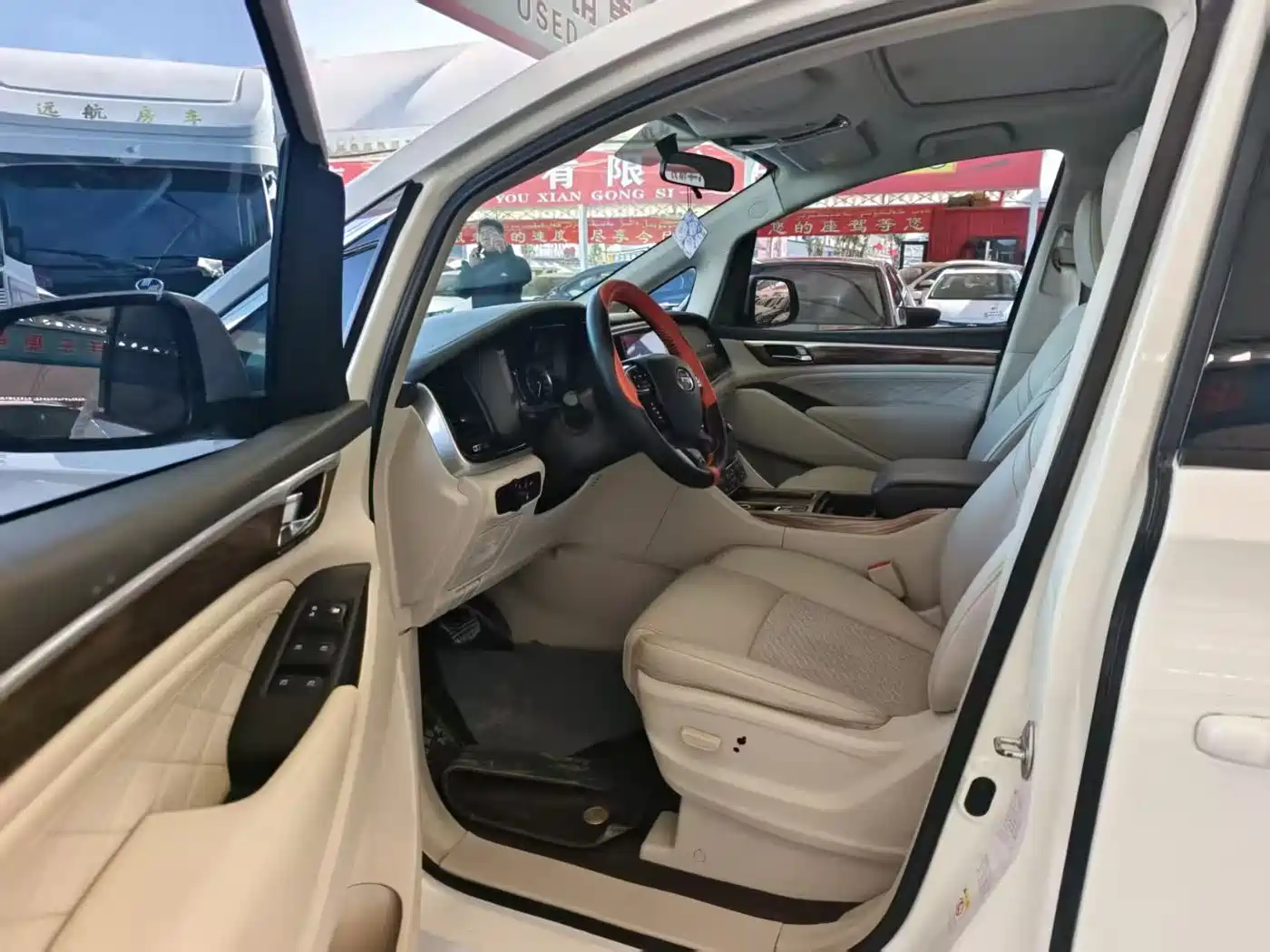 GAC Trumpchi Trumpchi M8 2018 320T Luxury Edition фото 4