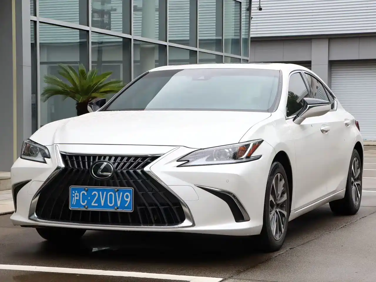 Фото 1 - Lexus ES