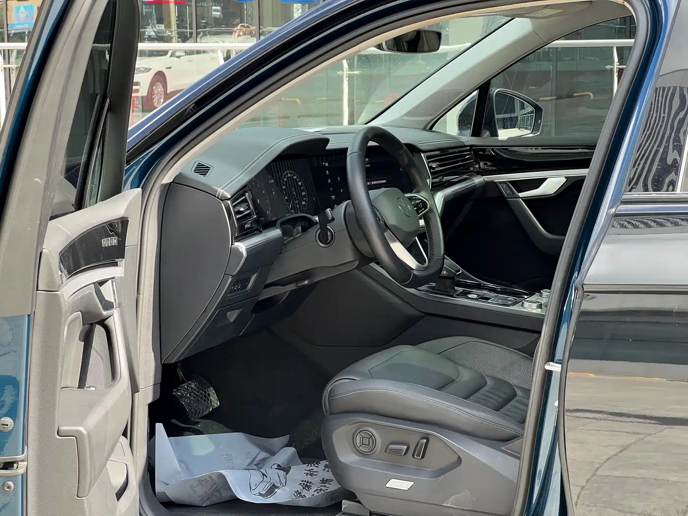 VOLKSWAGEN TOUAREG