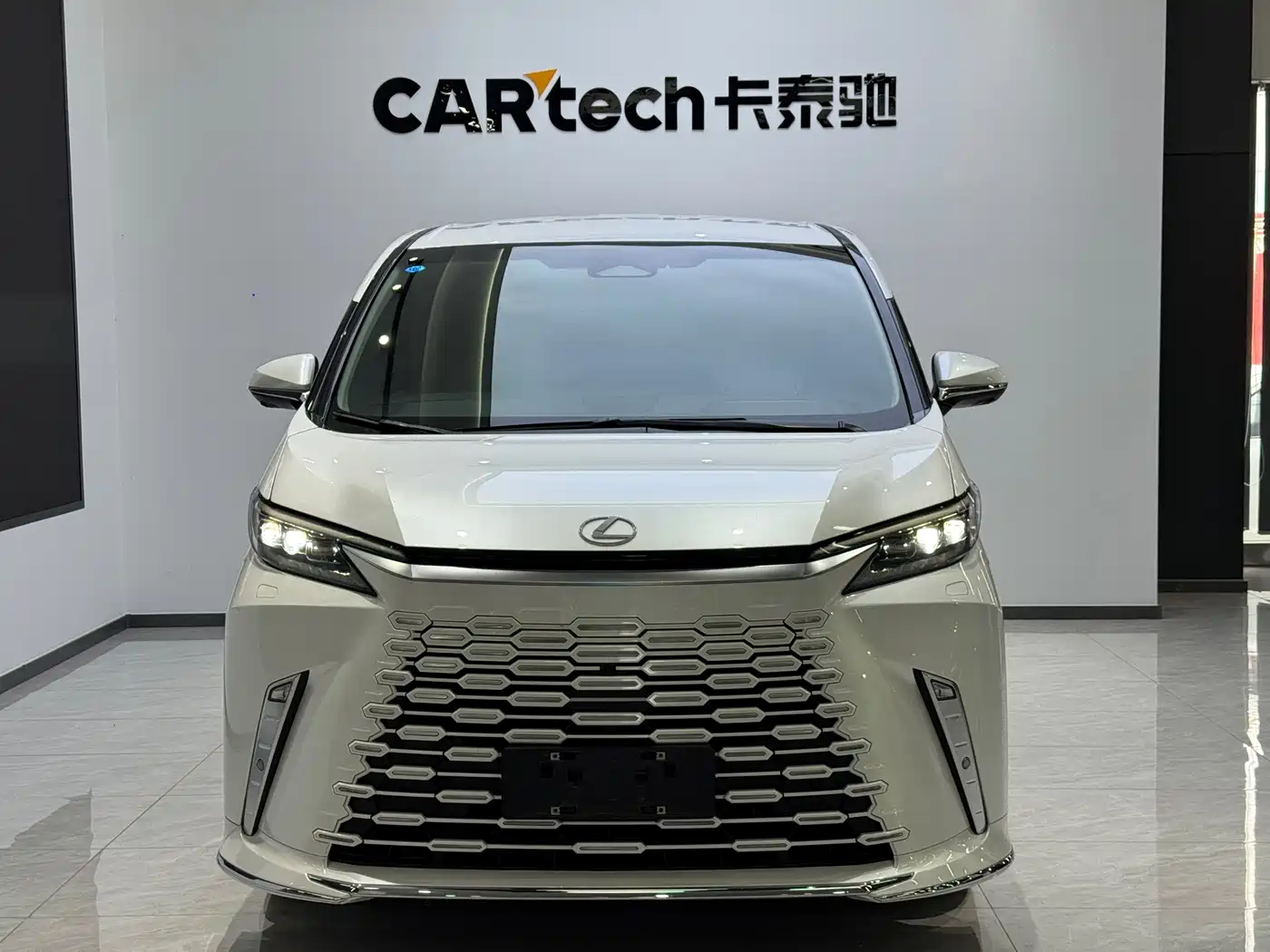 Lexus LM 2024 2023 500h 6-Seater Prestige Edition