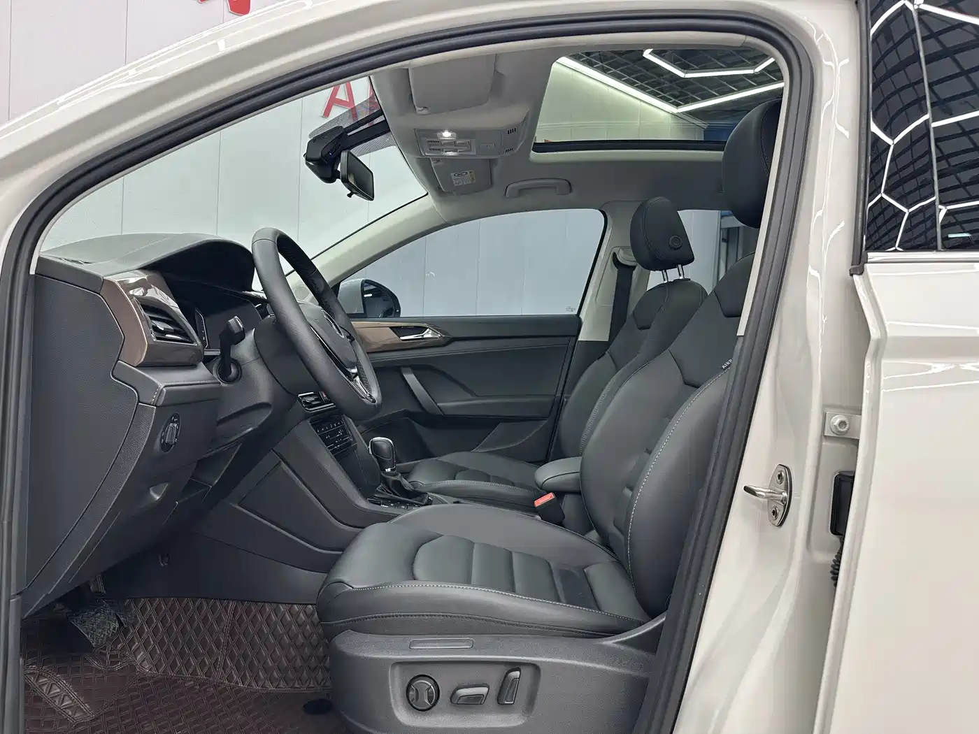 Volkswagen Tharu 2022 280TSI FWD Luxury Edition фото 4