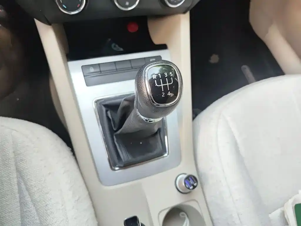 Škoda Octavia 2017 1.6L Manual ChuangXing фото 7