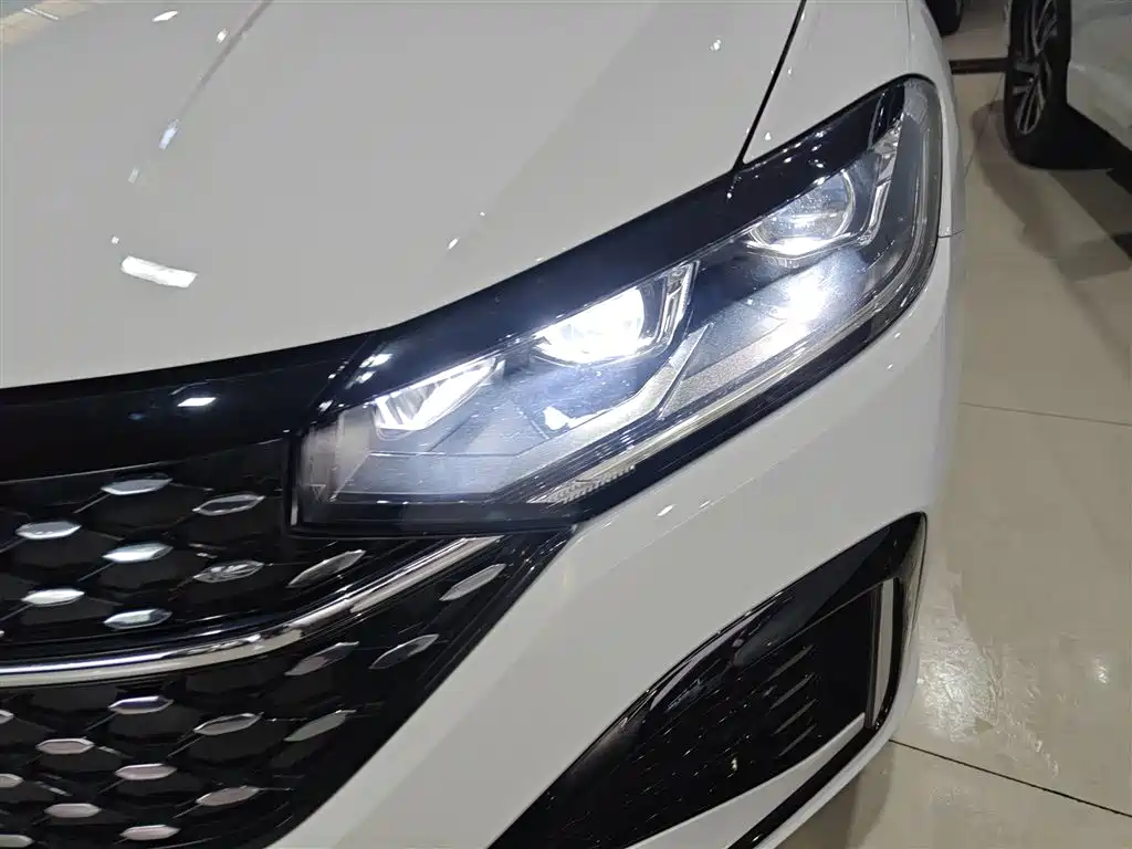 Volkswagen Lavida 2024 Model 300TSI DSG Starlight Leading Edition фото 24