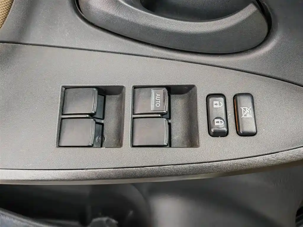 Photo 9 - Toyota RAV4 Rongfang