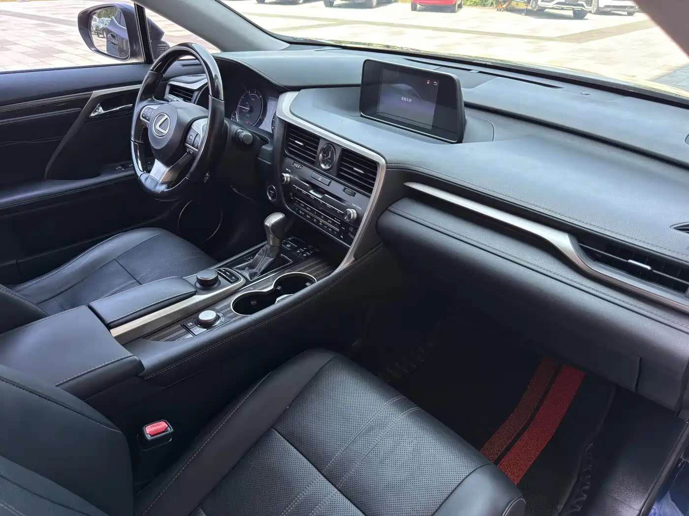 Фото 20 - Lexus RX