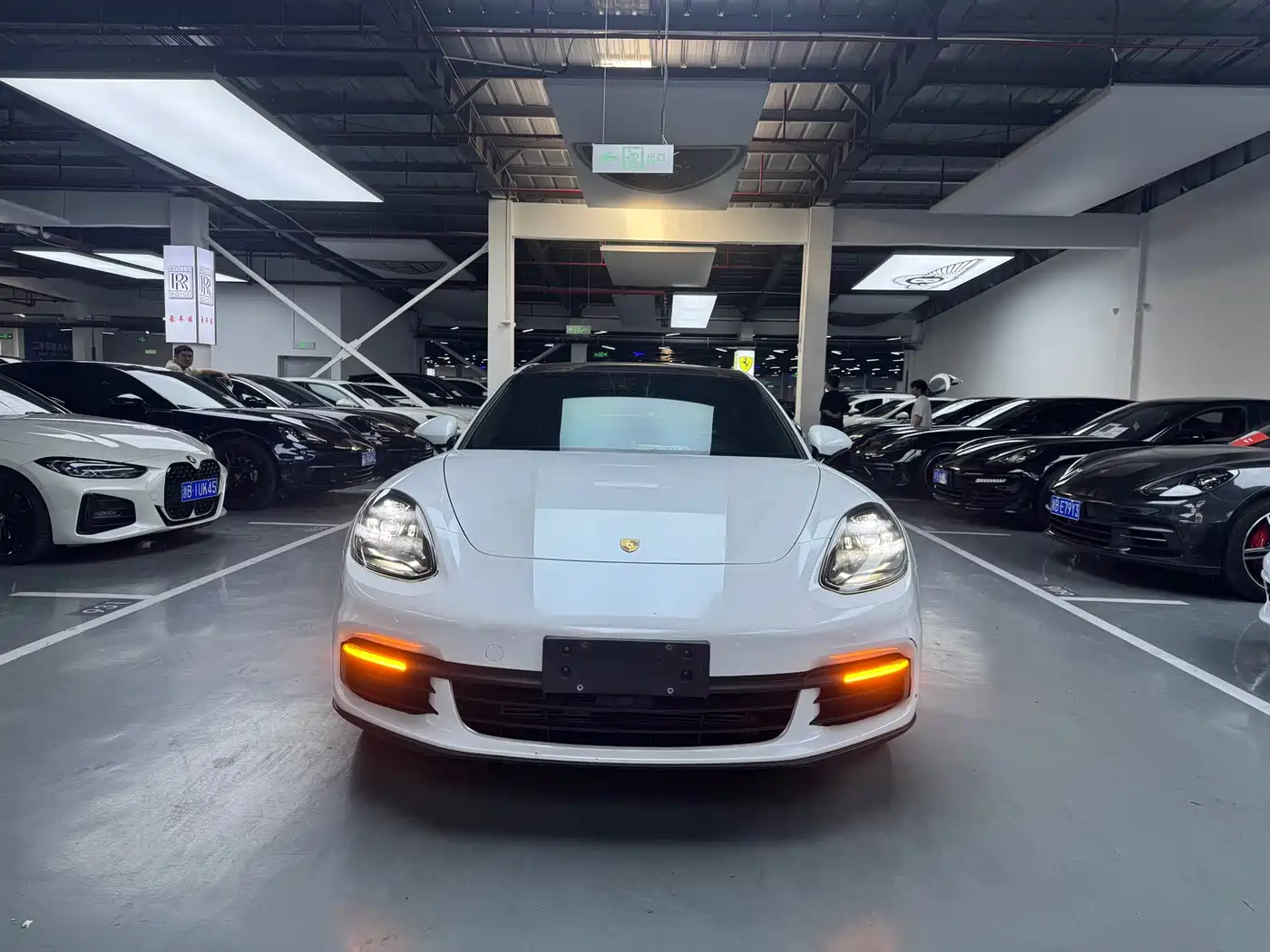 Porsche Panamera 2017 Panamera 3.0T фото 2