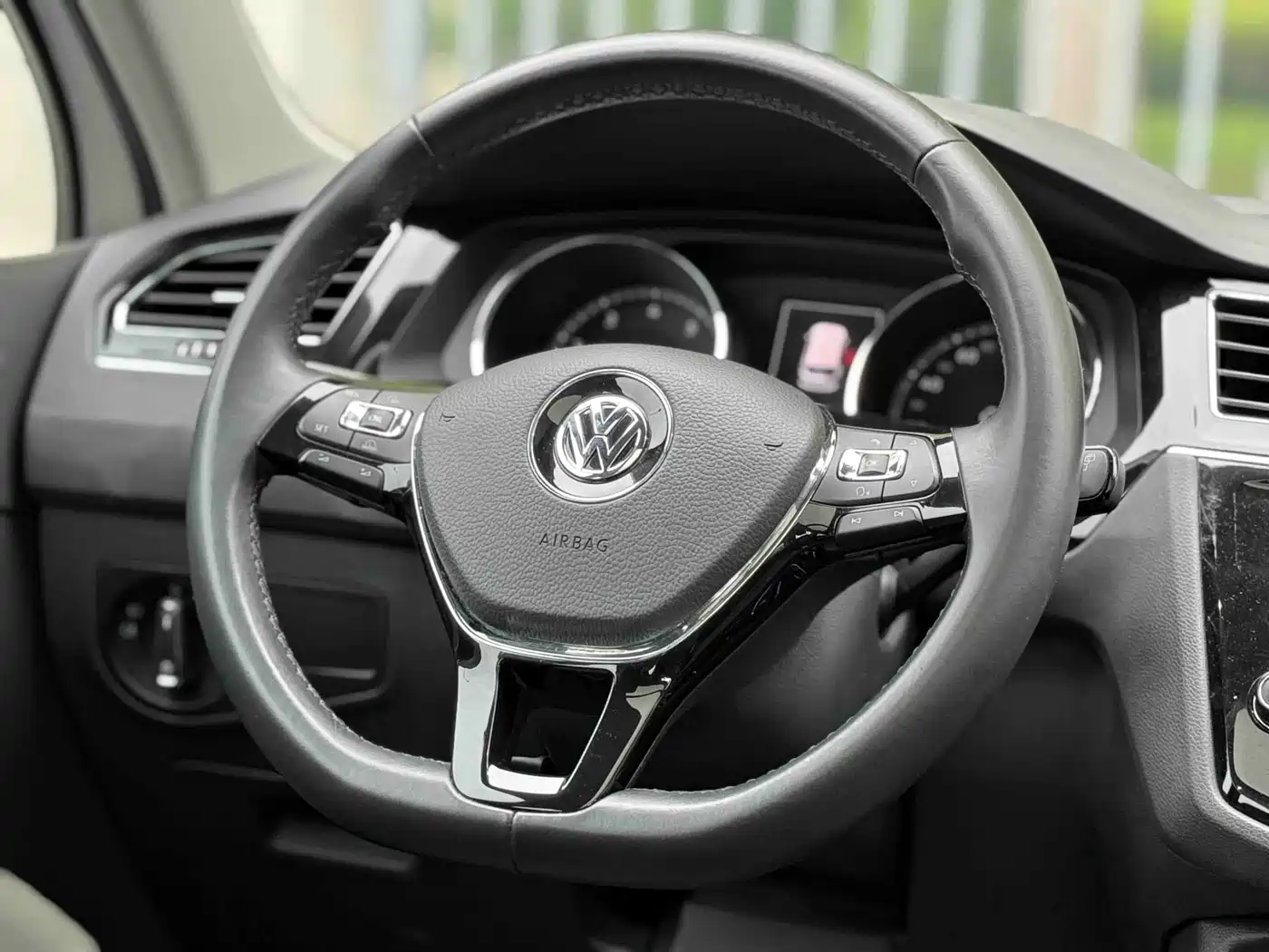 Volkswagen Tiguan L 2017 380TSI Automatic 4WD Luxury Edition фото 9