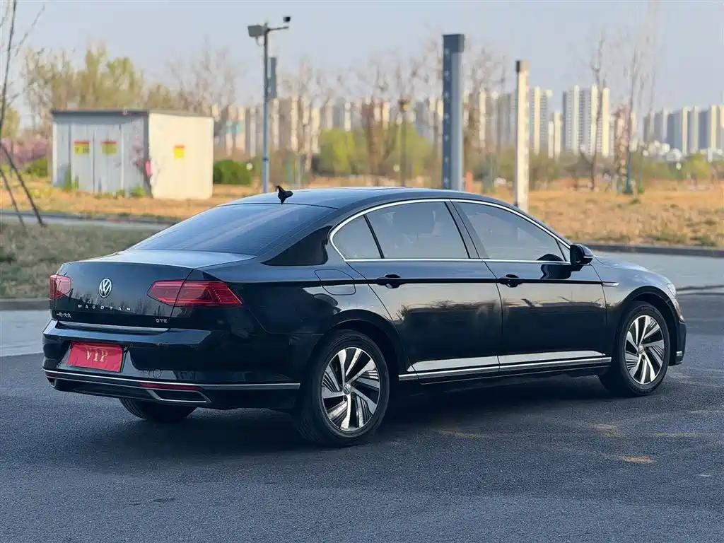 VOLKSWAGEN MAGOTAN GTE PLUG IN HYBRID